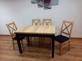 stol-4-krzesla-drewniane-krzyzii-kuchnia-salon-jadalnia-restauracja