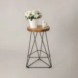 kwietnik-drewno-material-wykonania-metal