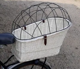 transporter-wiklinowy-na-bagaznik-na-kota-bialy