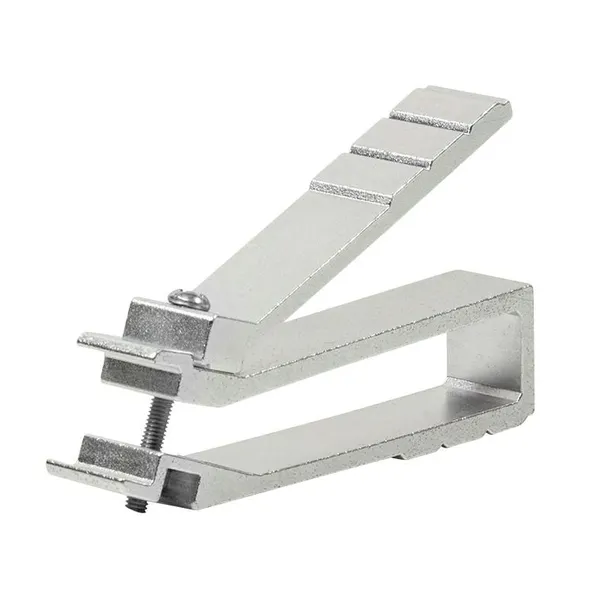 logilink-cage-nut-insertion-and