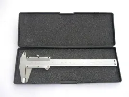 suwmiarka-150mm-0-02mm-w-plastikowym-pudelku-geko