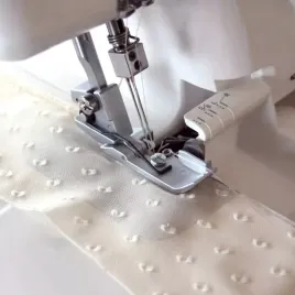 stopka-do-wszywania-zylki-do-owerlokow-janome