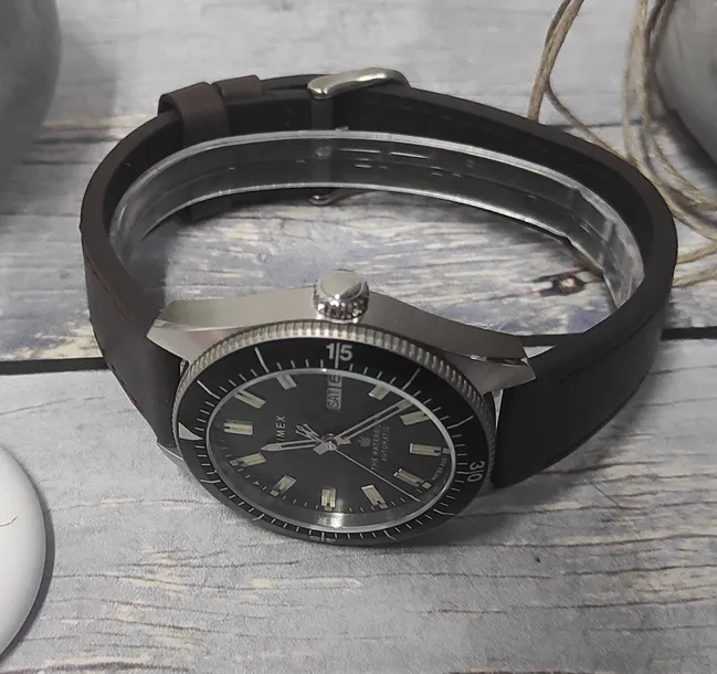 zegarek-timex-tw2v24700-dive-automatic-marka-timex-funkcje-datownik