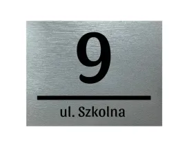 grawerowana-tabliczka-adresowa-numer-domu-srebrna-tablica-20x15cm