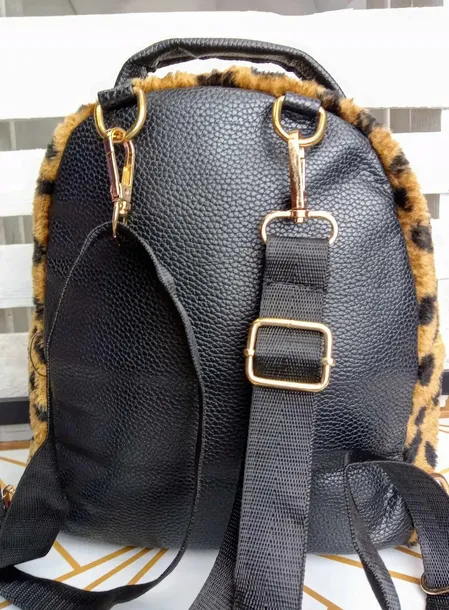 plecak-plecaczek-cechy-dodatkowe-na-zamek-z-kieszonkami