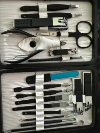 profesjonalny-zestaw-do-manicure-pedicure-18-sztuk-narzedzi-do-paznokci