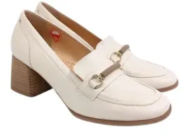 bezowe-polbuty-damskie-na-obcasie-z-ozdobna-blaszka-aga-01437-2051-r36
