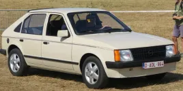 opel-kadett-d-5d-reperaturka-blotnika-prawy-tyl-79-84