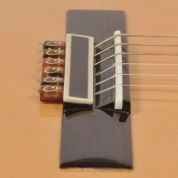string-tie-kostki-do-wiazania-strun-tiger-brown-marka-tiger