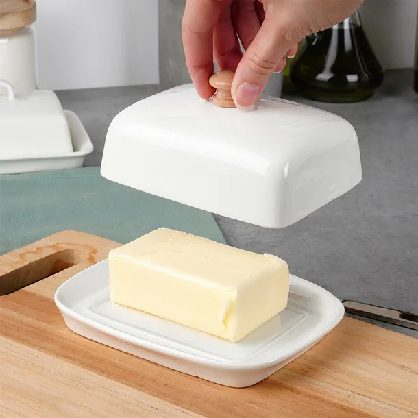 maselniczka-ceramiczna-biala-material-ceramika