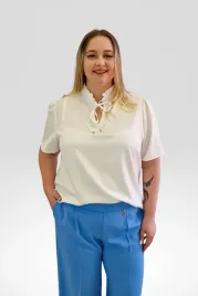 bluzka-damska-stojka-z-falbanka-biala-50