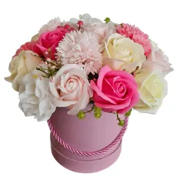 flowerbox-z-kwiatami-mydlanymi-prezent-roze-mydlane