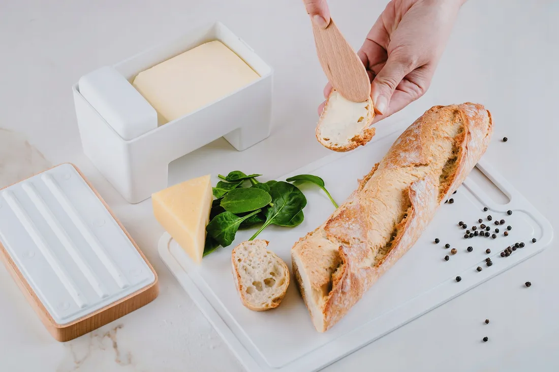 maselniczka-practic-plastik-bialy