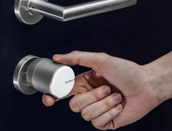 zamek-inteligentny-tedee-pro-powered-by-gerda-srebrny-hk-waga-z-opakowaniem-0-4-kg