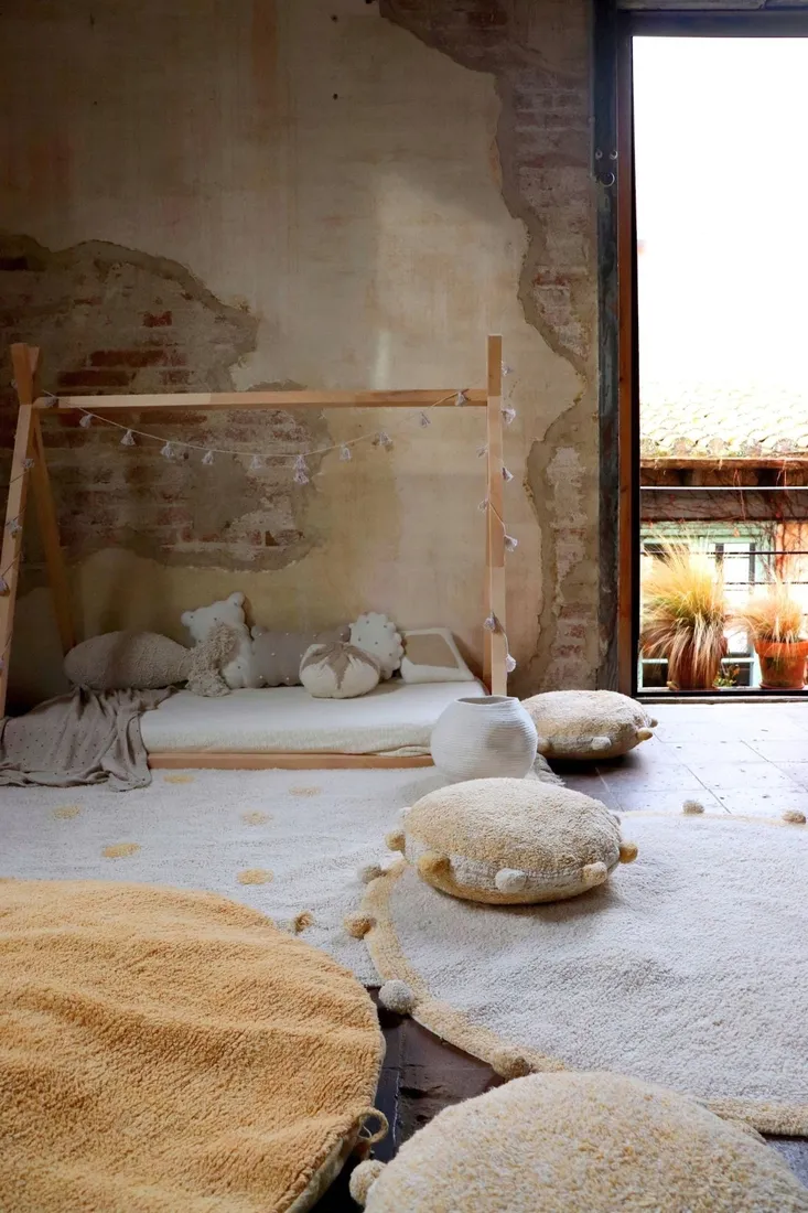 poduszka-podlogowa-bubbly-honey-lorena-canals-stan-nowy