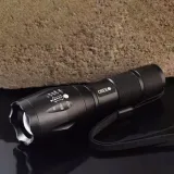 latarka-klasyczna-sternhoff-1000-lm-led-certyfikat-ce