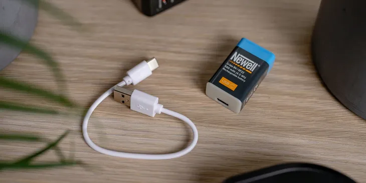 akumulator-newell-9-v-usb-c-500-mah-certyfikat-ce-technologia-wykonania-akumulator-litowo-jonowy