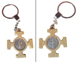 brelok-drewniany-z-medalionem-sw-benedykta