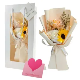 bukiet-zapachowych-kwiatow-mydlanych-w-pudelku-na-prezent-swiecace-led-buk