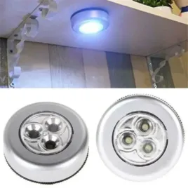 samoprzylepna-na-baterie-srebrna-na-sciane-pod-szafke-sufit-lampka-led