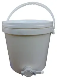 odstojnik-do-miodu-plastikowy-12-l-z-zaworem