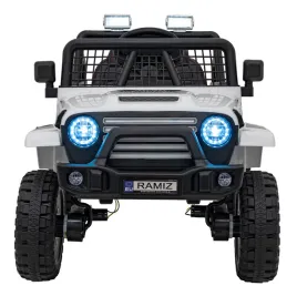 pojazd-off-road-4x4-sport-bialy-przyciski-dzwiekow-i-klaksonu-kierownicy
