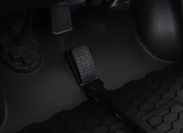 pojazd-terenowy-passion-4x4-czarny-przyciski-dzwiekow-i-klaksonu-kierownicy