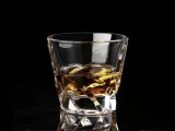 zestaw-4-szklanek-do-whisky-material-wykonania-szklo