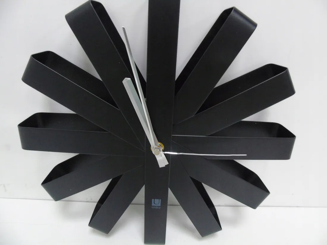 zegar-scienny-umbra-czarny-30cm-stan-nowy