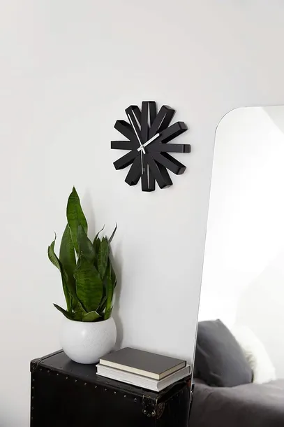 zegar-scienny-umbra-czarny-30cm-zawiera-baterie-tak