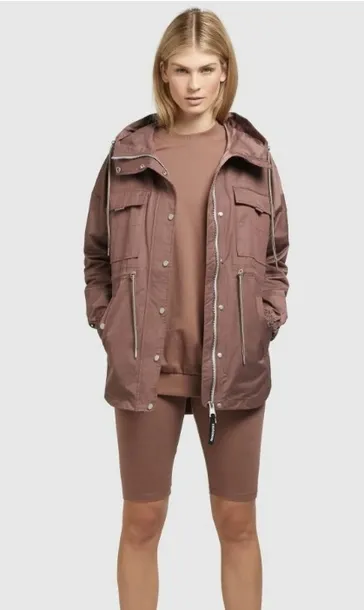 khujo-prayata-parka-l-stan-nowy