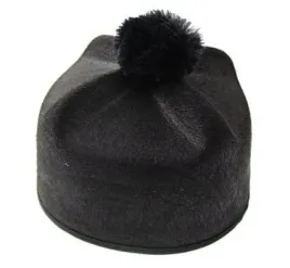czarna-czapka-biret-biskupa-ksiedza-kaplana