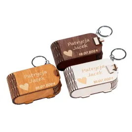 drewniane-pudelko-z-grawerem-na-pendrive