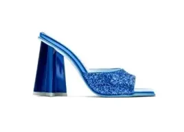 chiara-ferragni-granatowe-kapcie-damskie