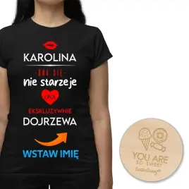 ona-sie-nie-starzeje-koszulka-urodzinowa-damska-magnes-gratis