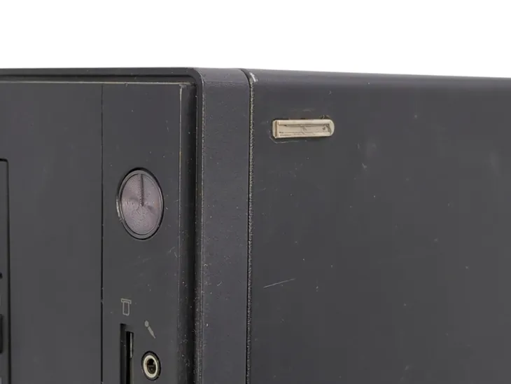komputer-stacjonarny-lenovo-thinkcentre-model-10nm0025pb-marka-lenovo
