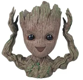 doniczka-groot-straznicy-galaktyki-na-biurko-kwiat