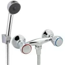 bateria-natryskowa-scienna