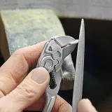 szczypce-klucz-mini-125mm-rodzaj-szczypce-nastawne-szczypce-zaciskowe-informacje-dodatkowe-hartowane-szczeki-marka-knipex