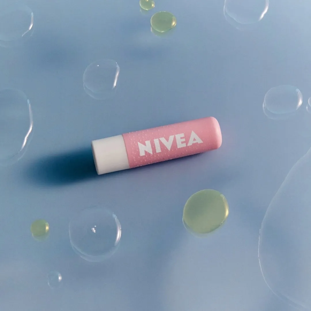 nivea-caring-scrub-pielegnujacy-peeling-do-ust-dzika-roza
