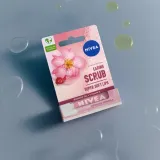 nivea-caring-scrub-pielegnujacy-peeling-do-ust-dzika-roza-marka-nivea