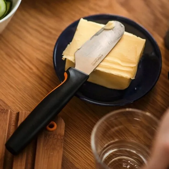 noz-do-smarowania-marka-fiskars