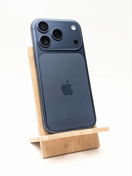 apple-iphone-17-pro-256-gb-glebinowy-blekit-or-esim-or-bateria-100percent-kolor-niebieski