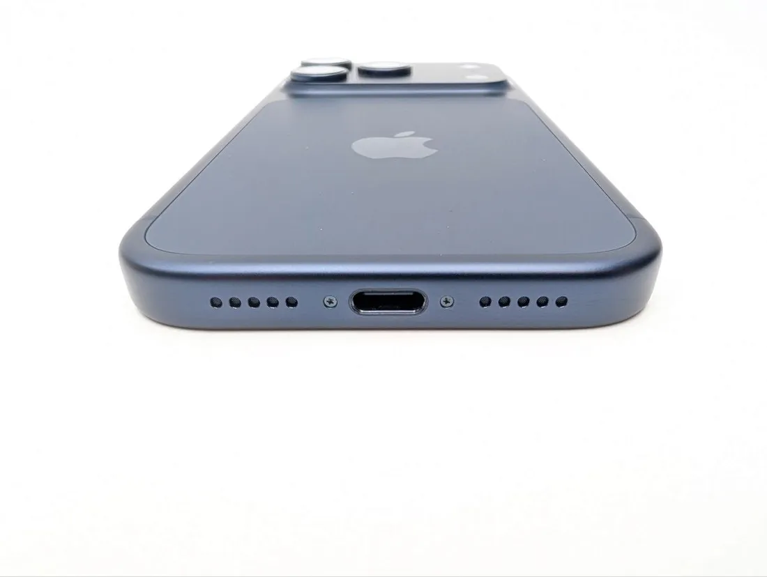 apple-iphone-17-pro-256-gb-glebinowy-blekit-or-esim-or-bateria-100percent-model-telefonu-iphone-17-pro