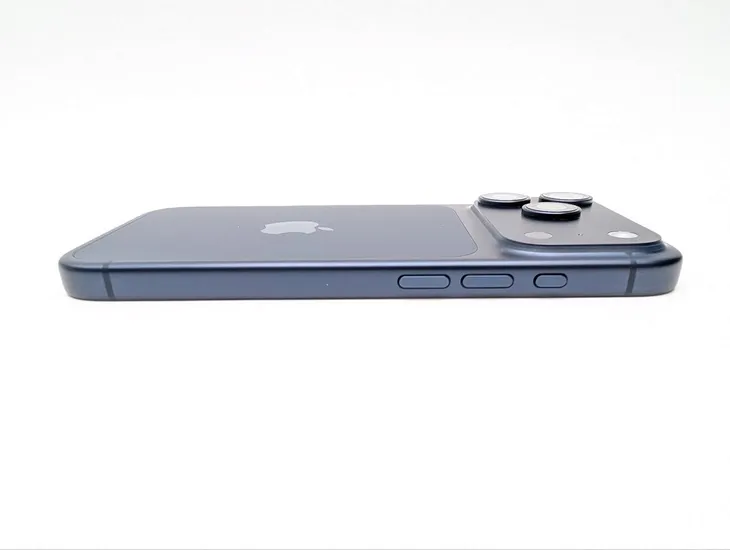 apple-iphone-17-pro-256-gb-glebinowy-blekit-or-esim-or-bateria-100percent-funkcje-aparatu-autofocus-cyfrowa-stabilizacja-obrazu-hdr-lampa-blyskowa-nagrywanie-wideo-optyczna-stabilizacja-obrazu-panorama-samowyzwalacz-wykrywanie-twarzy-zdjecia-seryjne-zoom