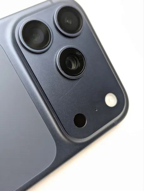 apple-iphone-17-pro-256-gb-glebinowy-blekit-or-esim-or-bateria-100percent-material-aluminium-szklo