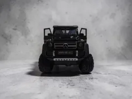 realistyczny-model-samochodu-mercedes-benz-g63-amg-6x6-czarny-1-24