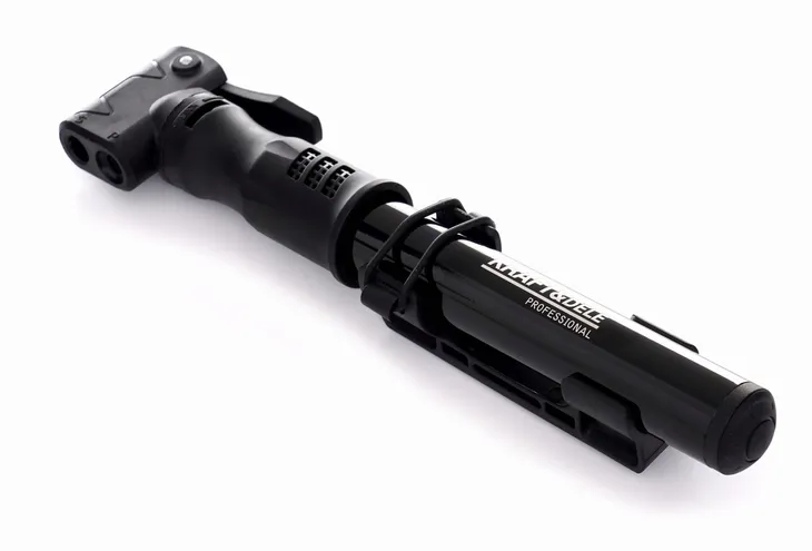 pompka-rowerowa-22-x-225-mm-stan-nowy