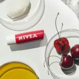 nivea-24h-moisture-lip-pomadka-do-ust-cherry-stan-nowy