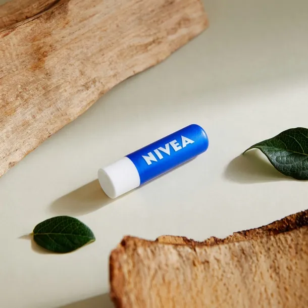 nivea-pomadka-do-ust-pielegnujaca-original-marka-nivea